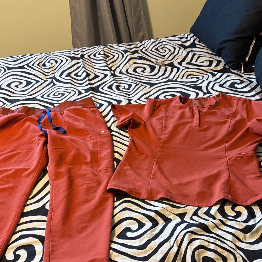 Figs Red Ankle Pants & Top Set
